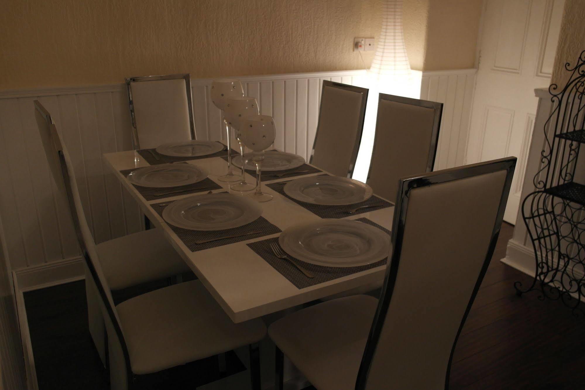 סטירלינג Robert The Bruce Apartment מראה חיצוני תמונה